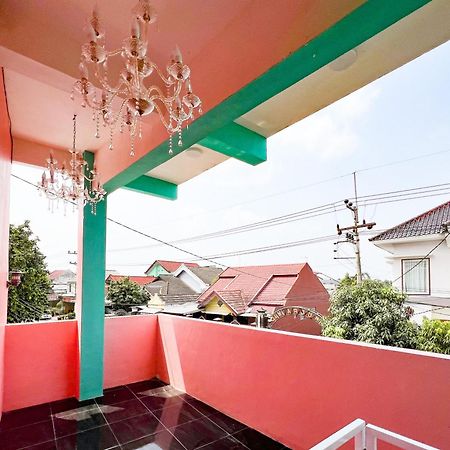 Reddoorz Near Sunrise Mall Mojokerto エクステリア 写真