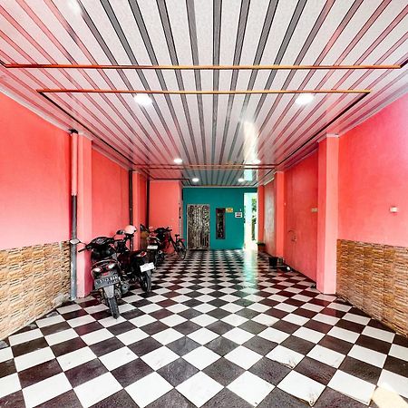 Reddoorz Near Sunrise Mall Mojokerto エクステリア 写真