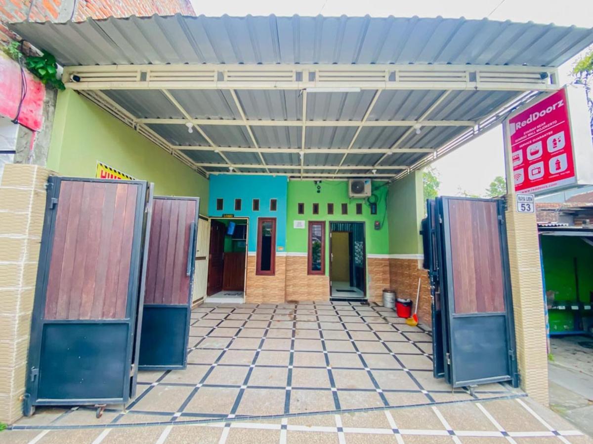 Reddoorz Near Sunrise Mall Mojokerto エクステリア 写真