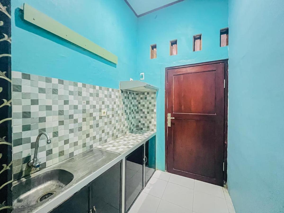 Reddoorz Near Sunrise Mall Mojokerto エクステリア 写真