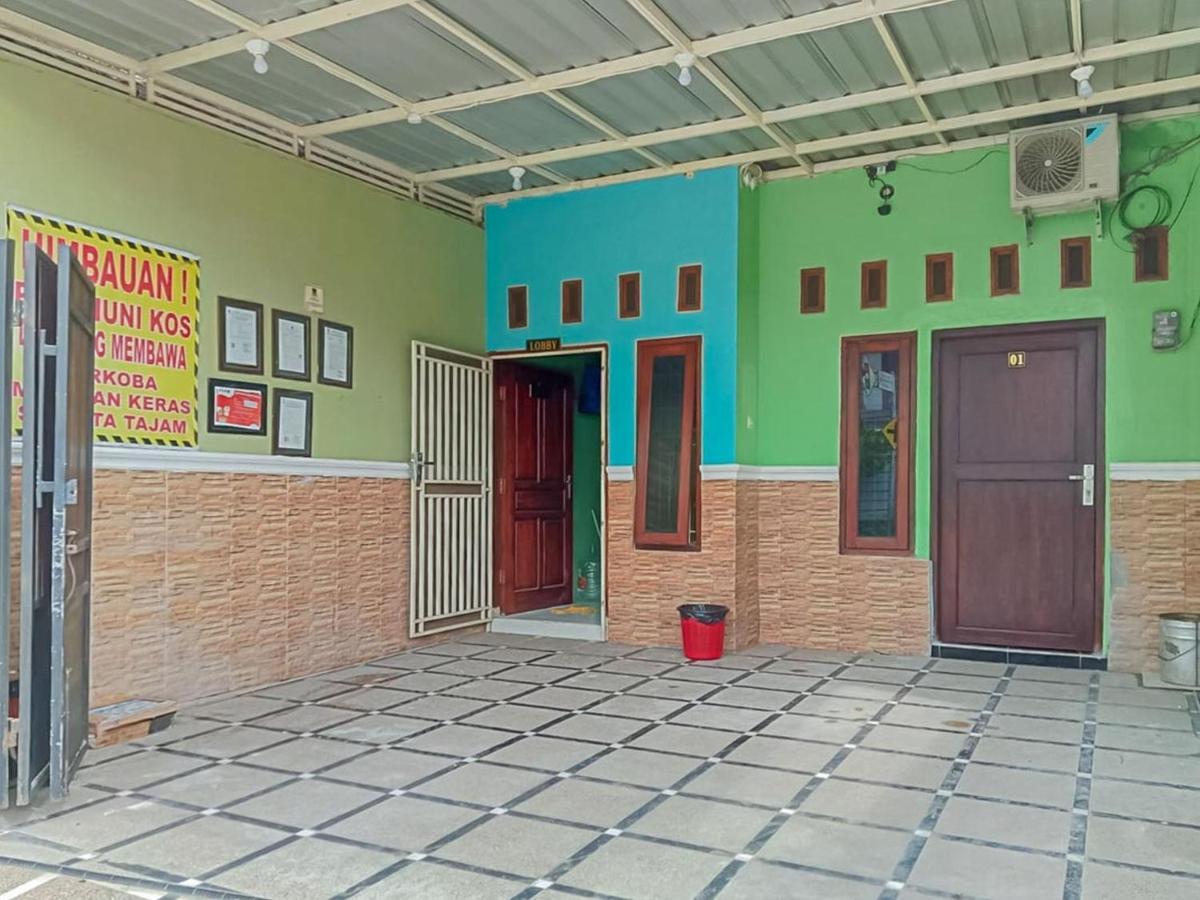 Reddoorz Near Sunrise Mall Mojokerto エクステリア 写真