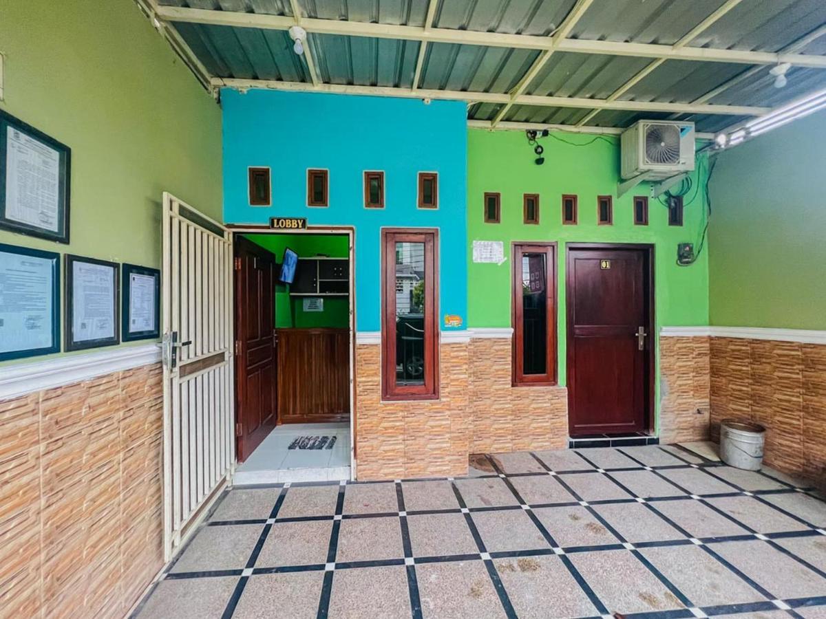 Reddoorz Near Sunrise Mall Mojokerto エクステリア 写真