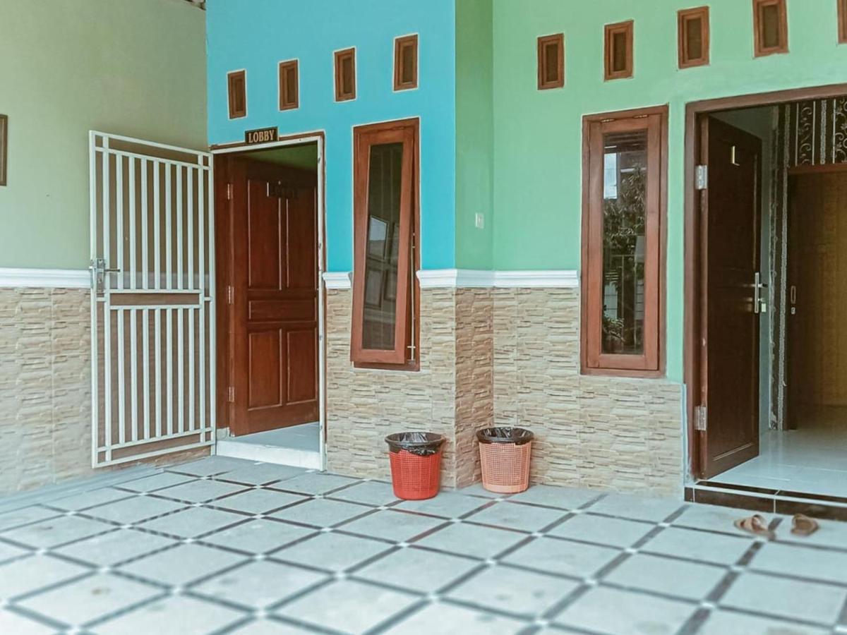 Reddoorz Near Sunrise Mall Mojokerto エクステリア 写真