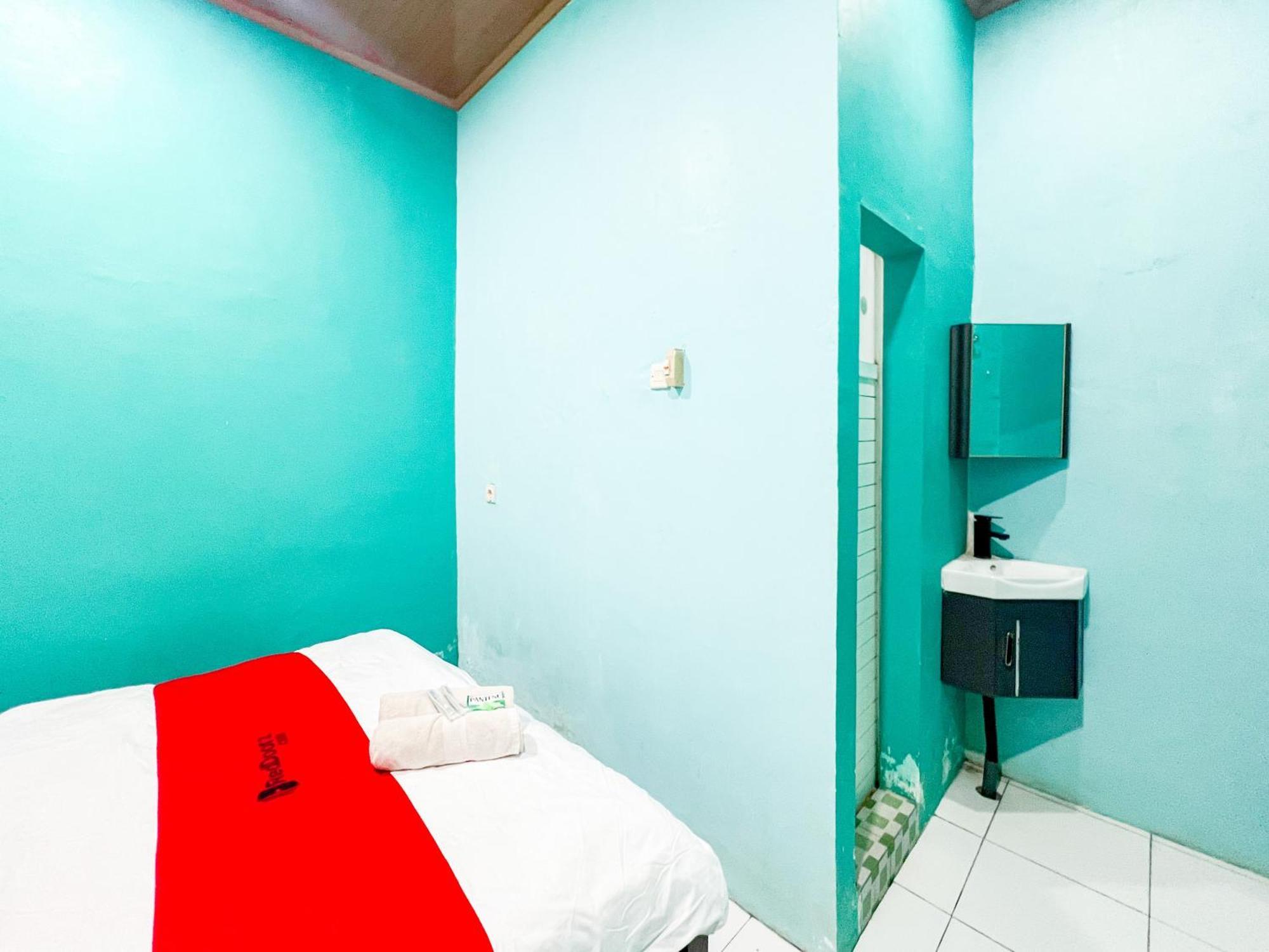 Reddoorz Near Sunrise Mall Mojokerto エクステリア 写真