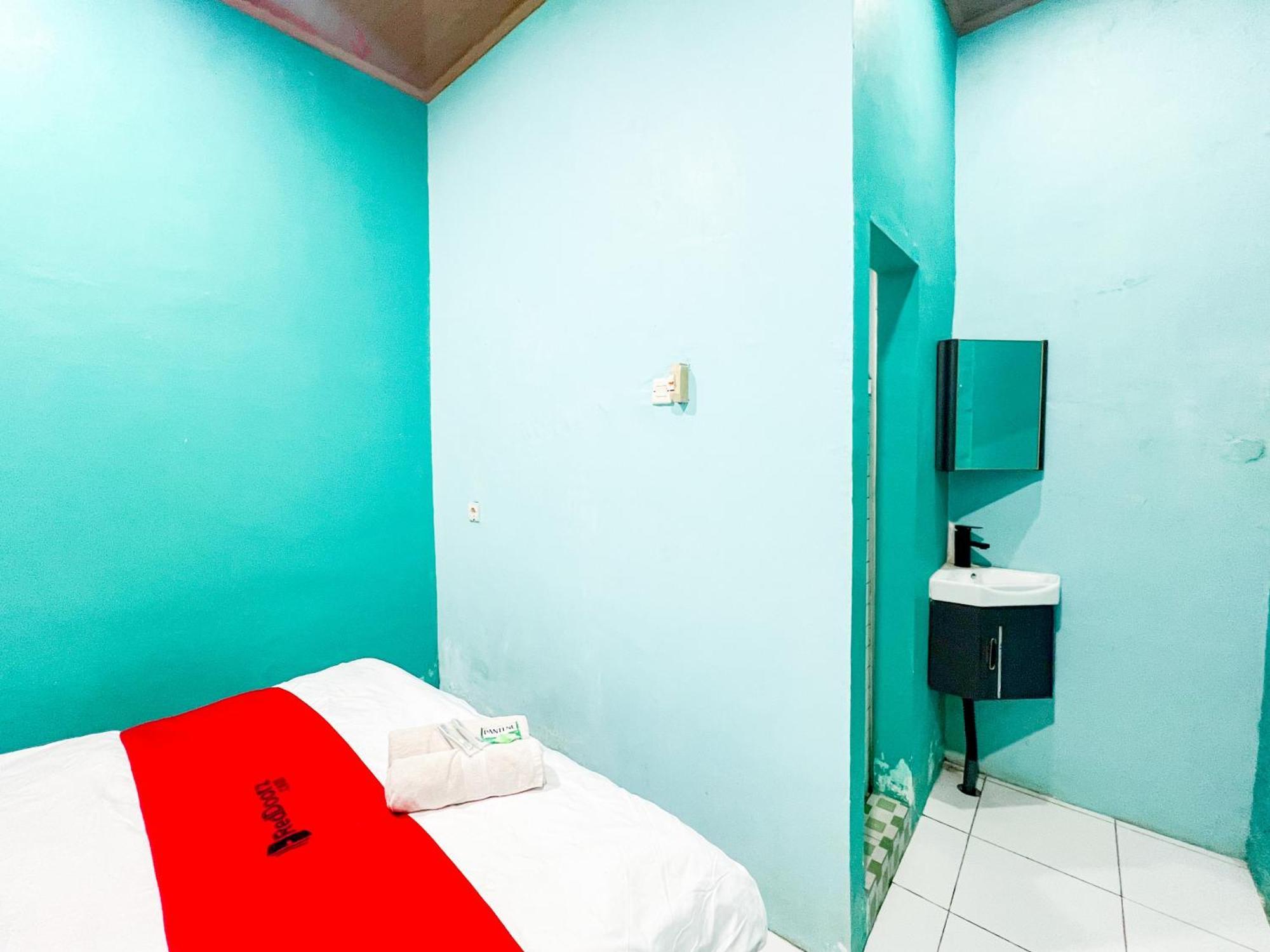Reddoorz Near Sunrise Mall Mojokerto エクステリア 写真