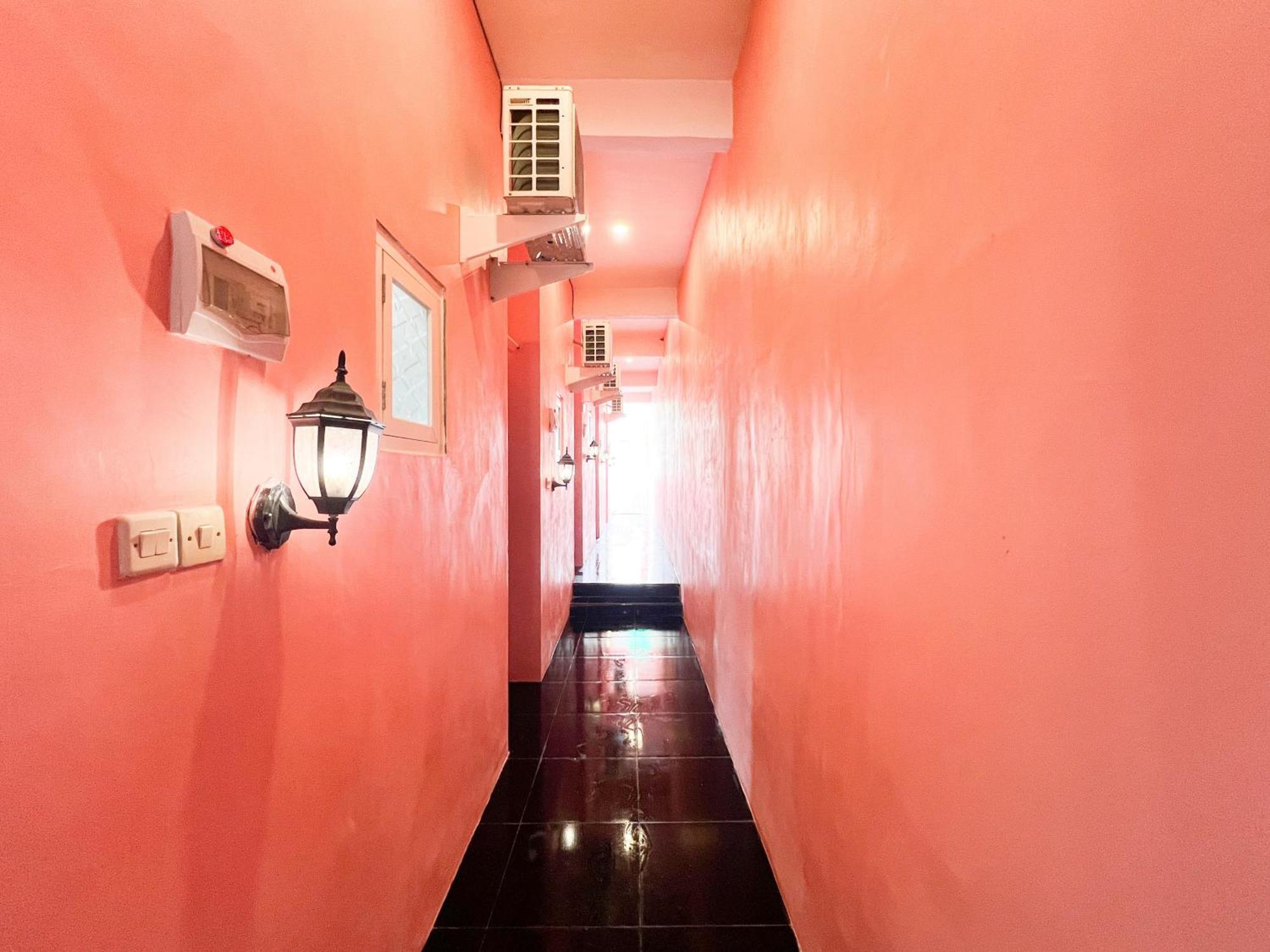 Reddoorz Near Sunrise Mall Mojokerto エクステリア 写真