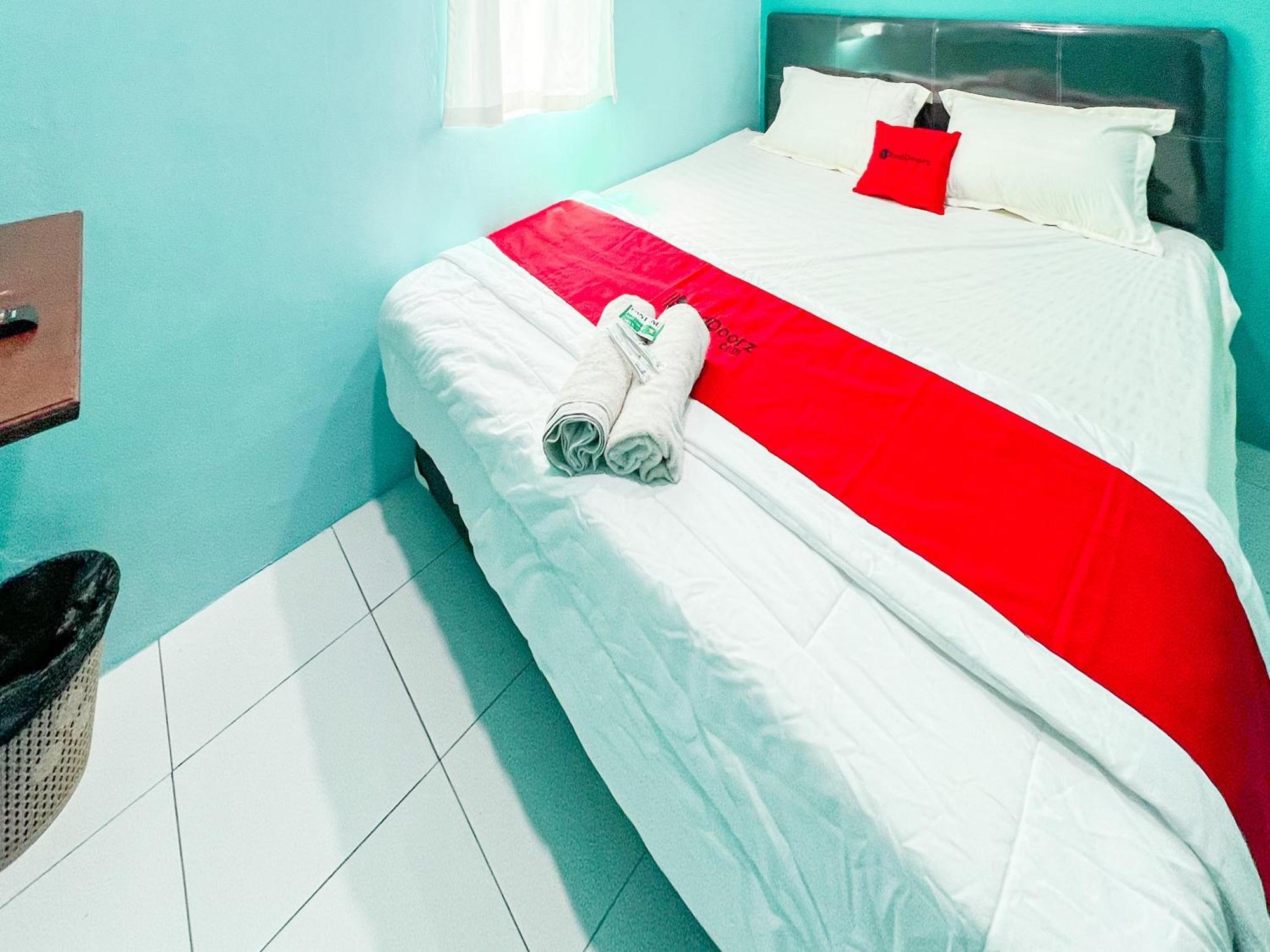 Reddoorz Near Sunrise Mall Mojokerto エクステリア 写真