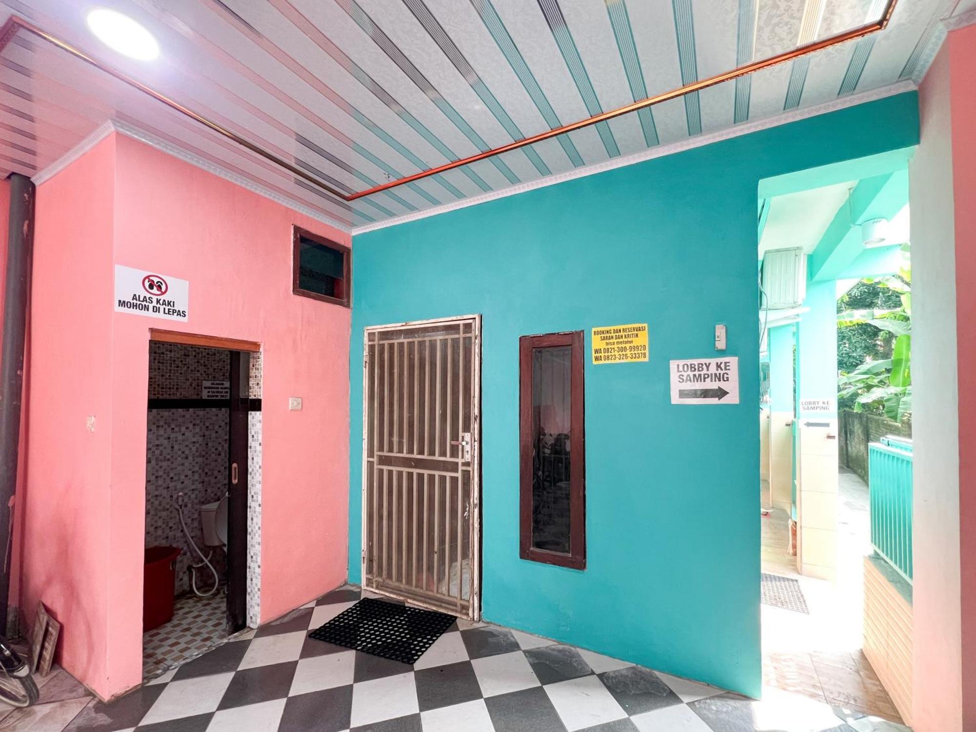Reddoorz Near Sunrise Mall Mojokerto エクステリア 写真