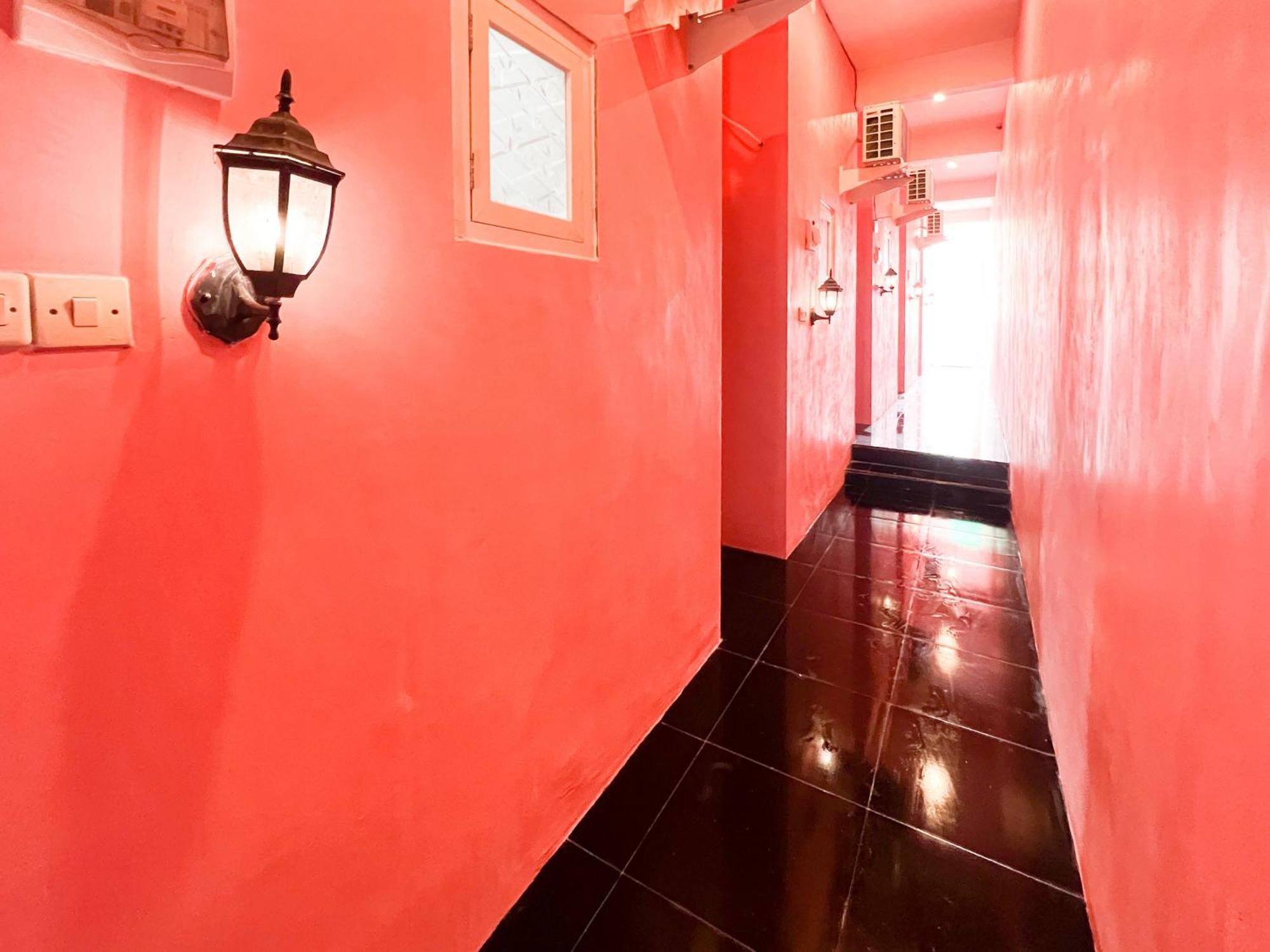 Reddoorz Near Sunrise Mall Mojokerto エクステリア 写真