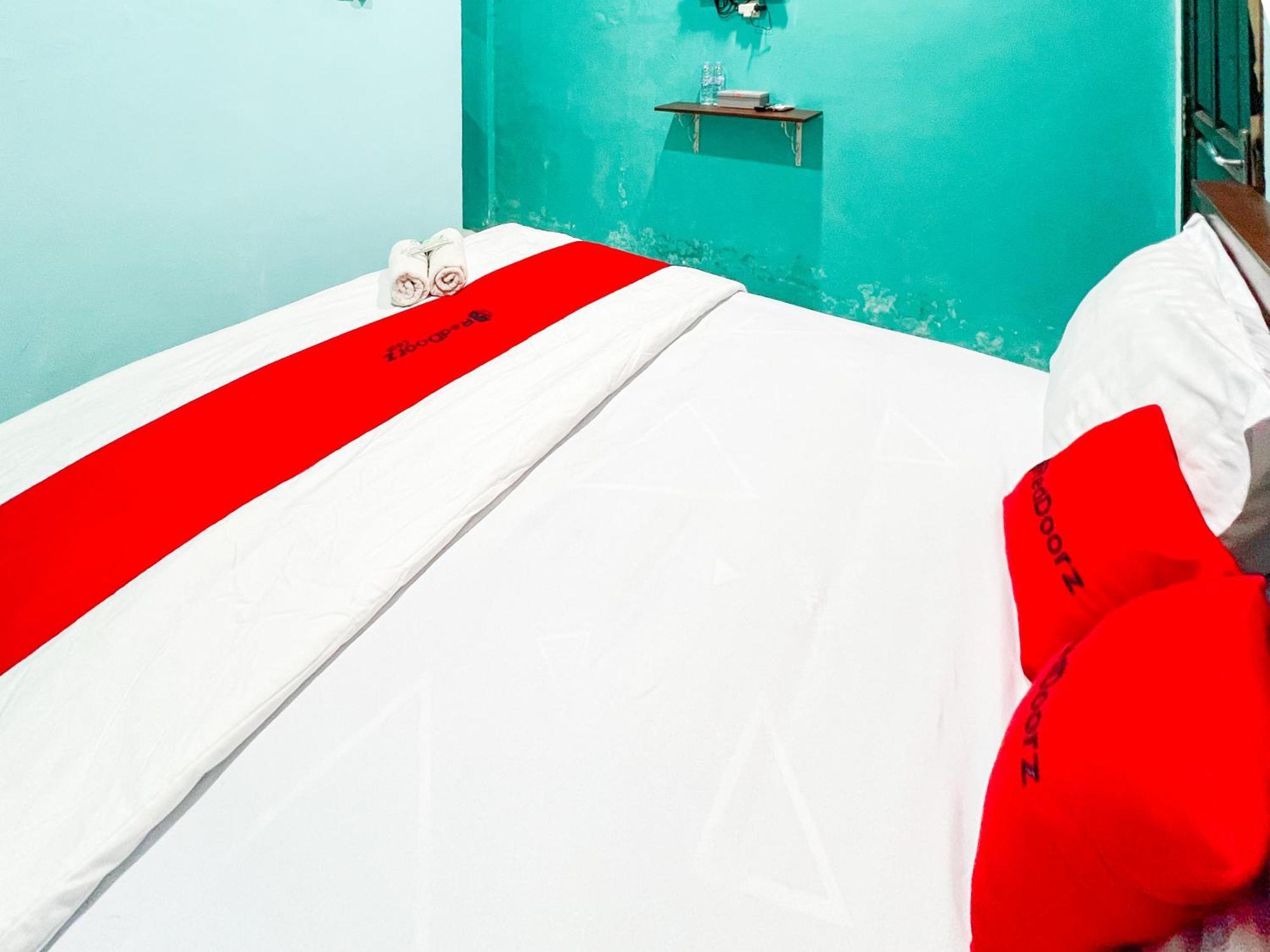Reddoorz Near Sunrise Mall Mojokerto エクステリア 写真