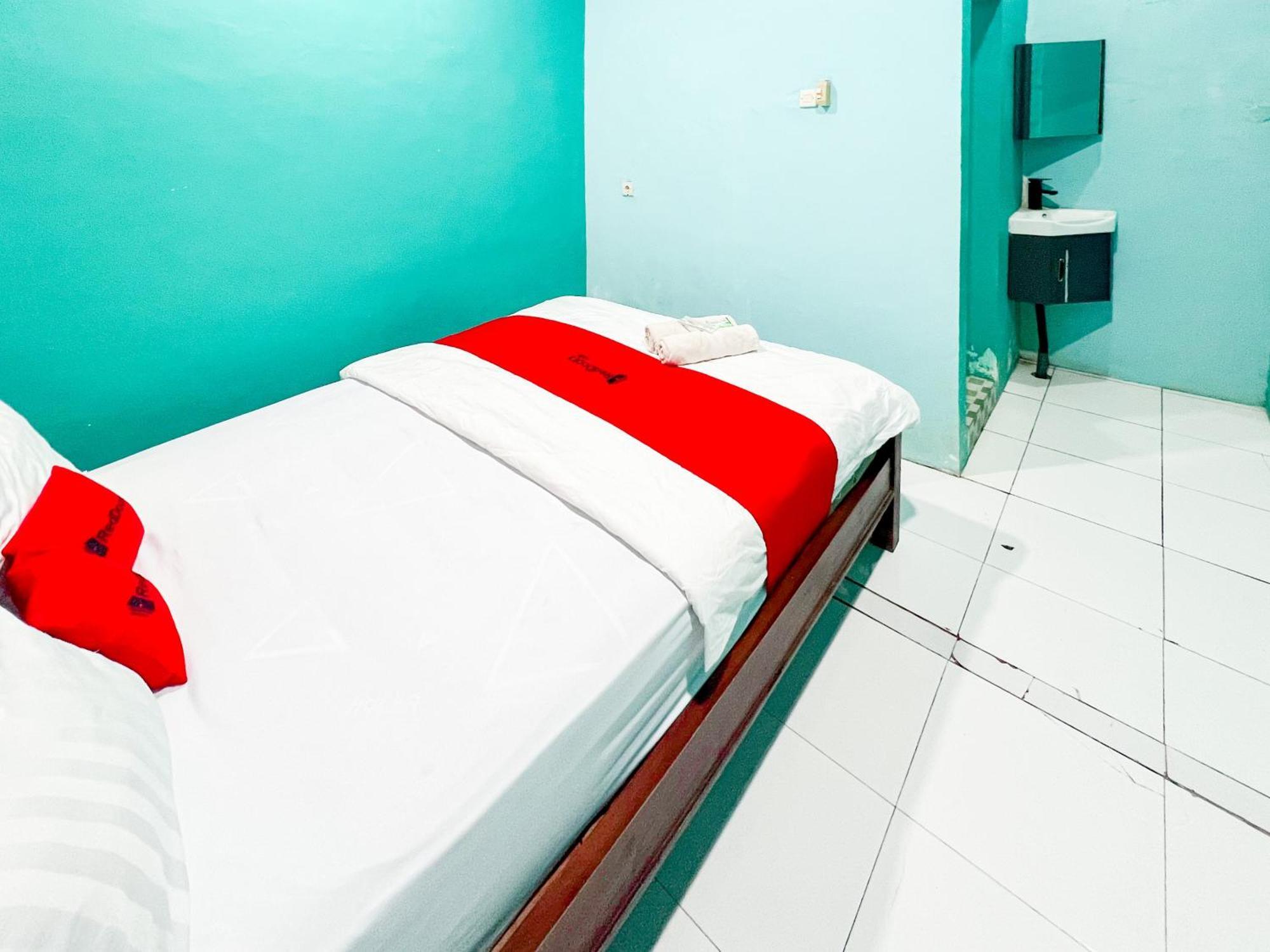 Reddoorz Near Sunrise Mall Mojokerto エクステリア 写真