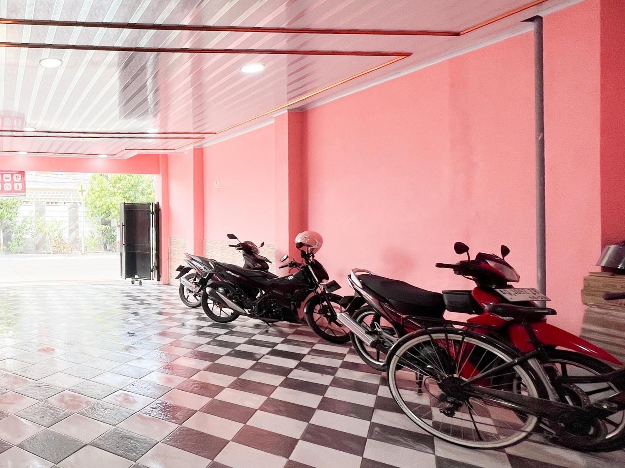 Reddoorz Near Sunrise Mall Mojokerto エクステリア 写真