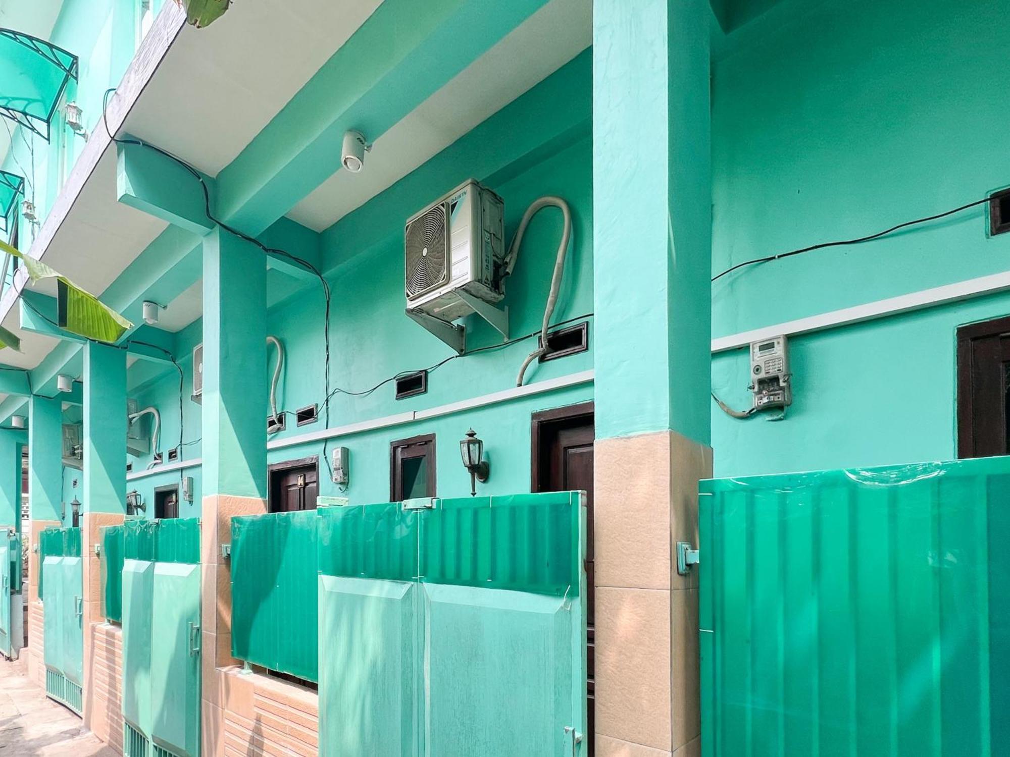 Reddoorz Near Sunrise Mall Mojokerto エクステリア 写真