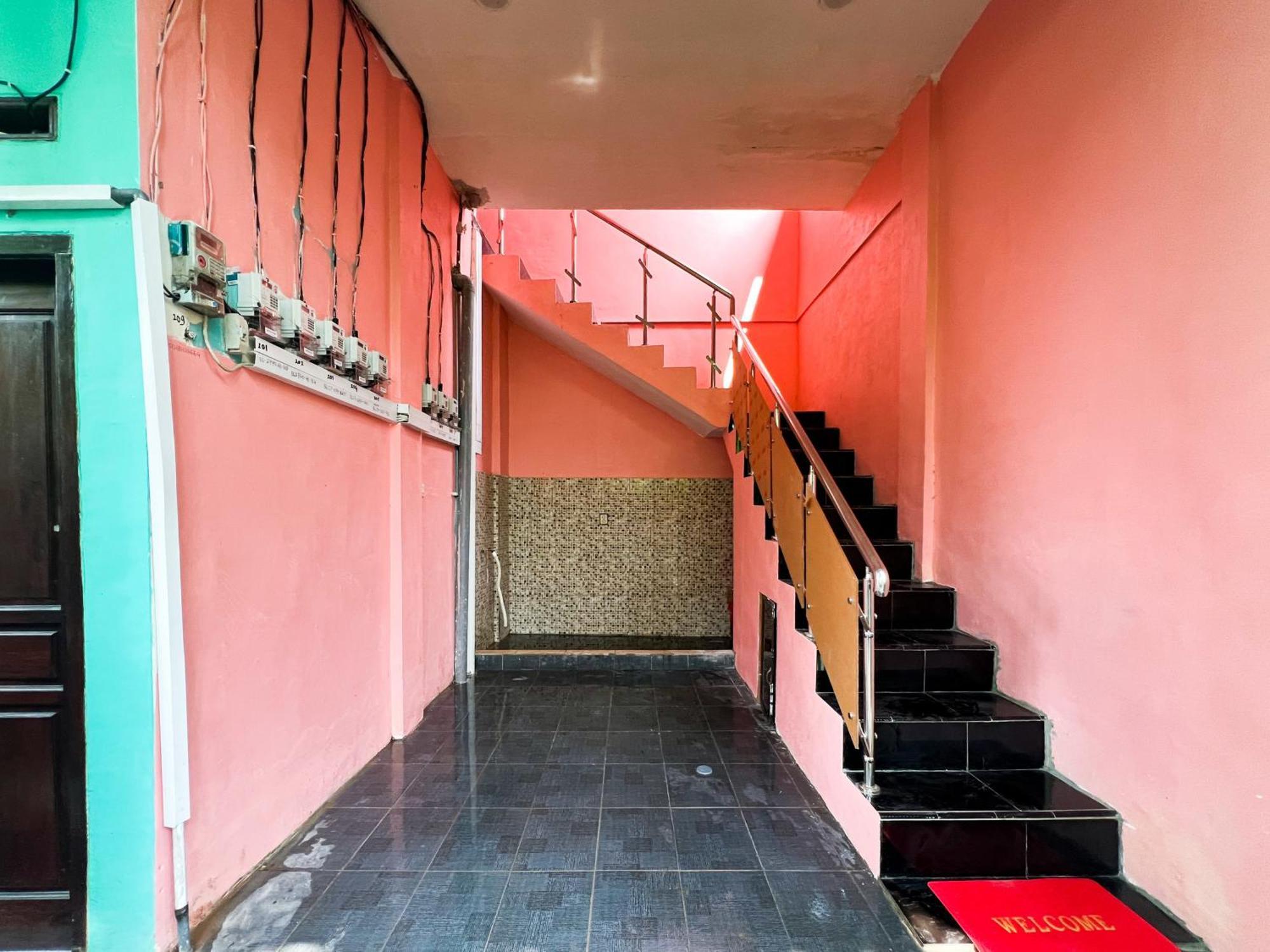 Reddoorz Near Sunrise Mall Mojokerto エクステリア 写真